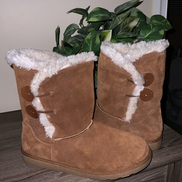 🧡 Host Pick 🧡 SO Button Faux Fur  ( UGG Like boot )-worn once - Picture 2 of 7
